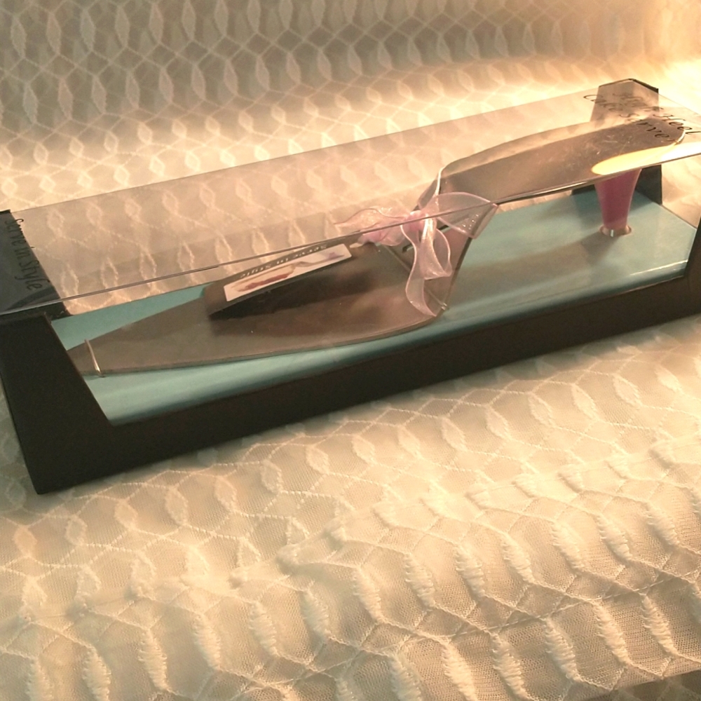 Wild Eye Designs - Stainless Steel High Heel Cake Server w/ Magnetic Heel - D2